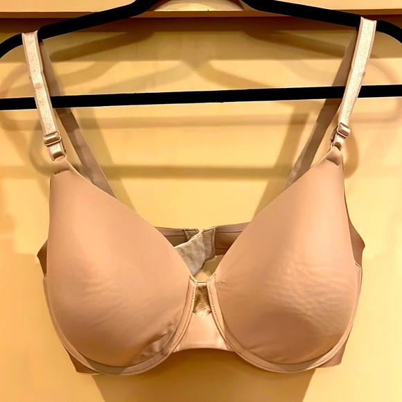 Olga 36DD neutral color bra - Picture 1 of 9
